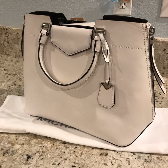 ❌Sold❌Michael Kors large Blakey Smooth Leather Bag - Picture 5 of 8
